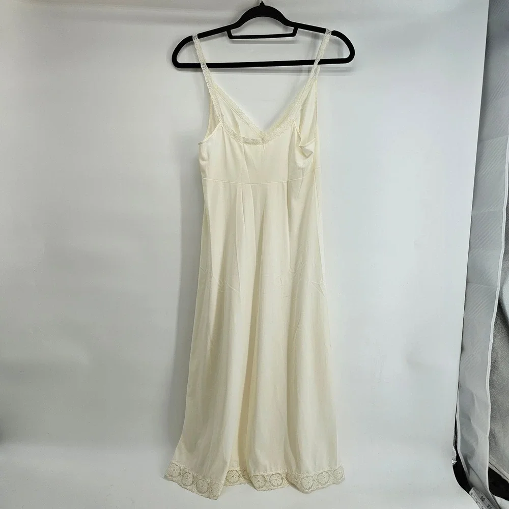 Vintage Vanity Fair Cream Lace Trim Full Slip‎ Dress 32 TT Ivory Midi Nightgown